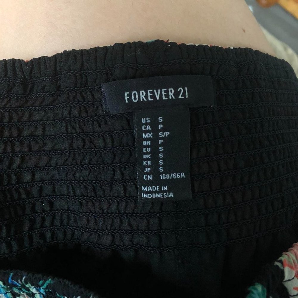 Forever 21 floral booty shorts - Picture 4 of 4